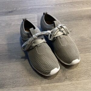 UGG Women’s Willows Knit Pull on Sneakers in Gray and White